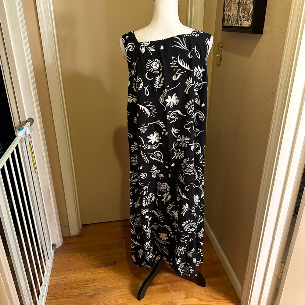 Black & white maxi dress. Phases M